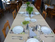 Naservírovaný stůl v restauraci hotelu ADLER