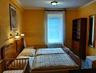 Dvoulůžkový pokoj pro ubytované hosty – Hotel ADLER