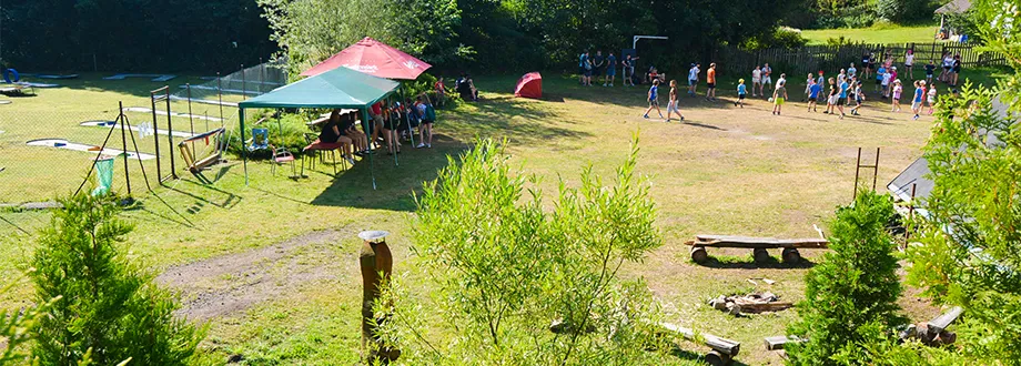 Multifunkční hřiště, minigolf a dětské aktivity u hotelu ADLER